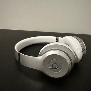 Beats Solo3 Wireless Headphones - Silver